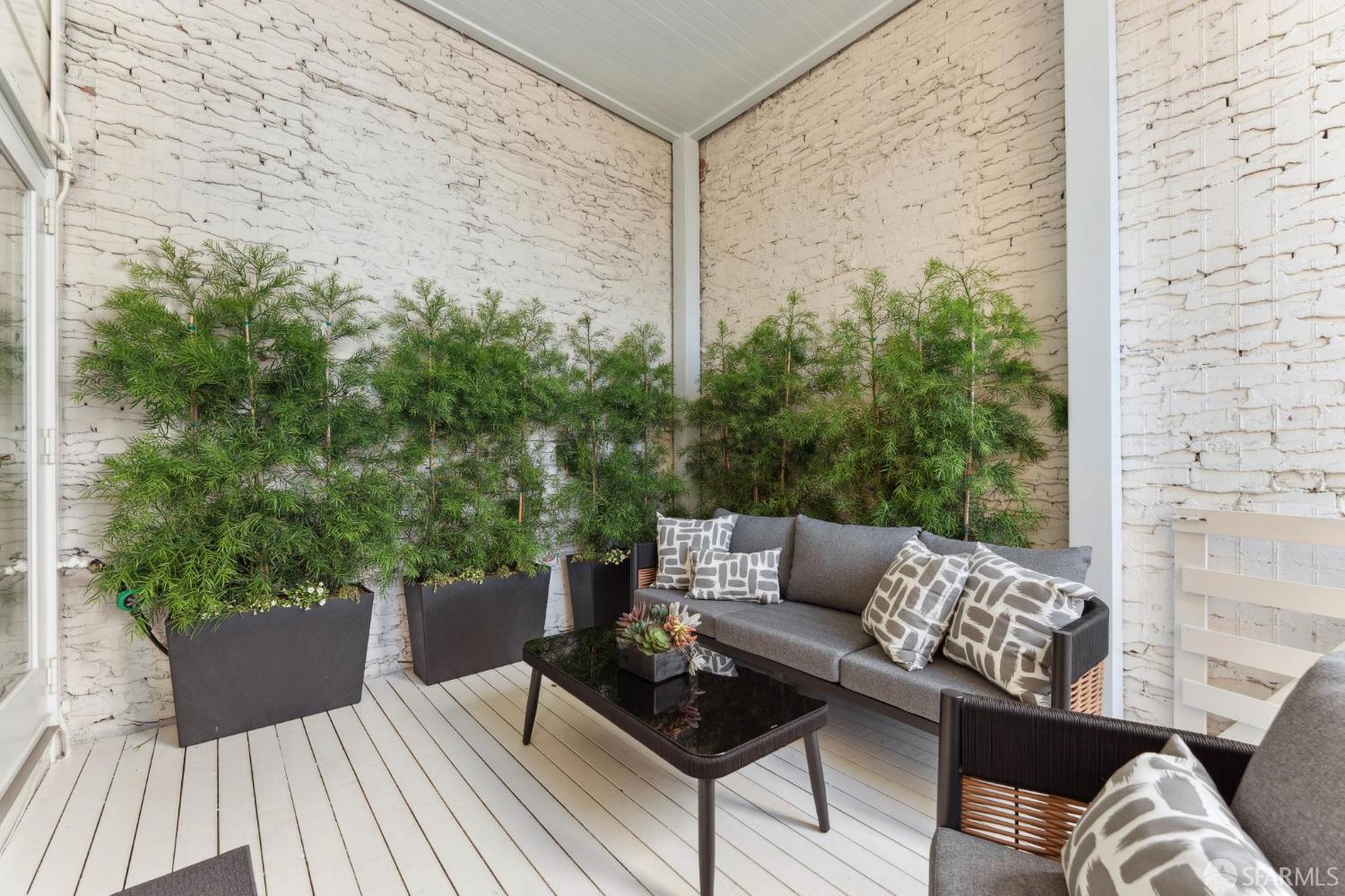 2116 Divisadero Street