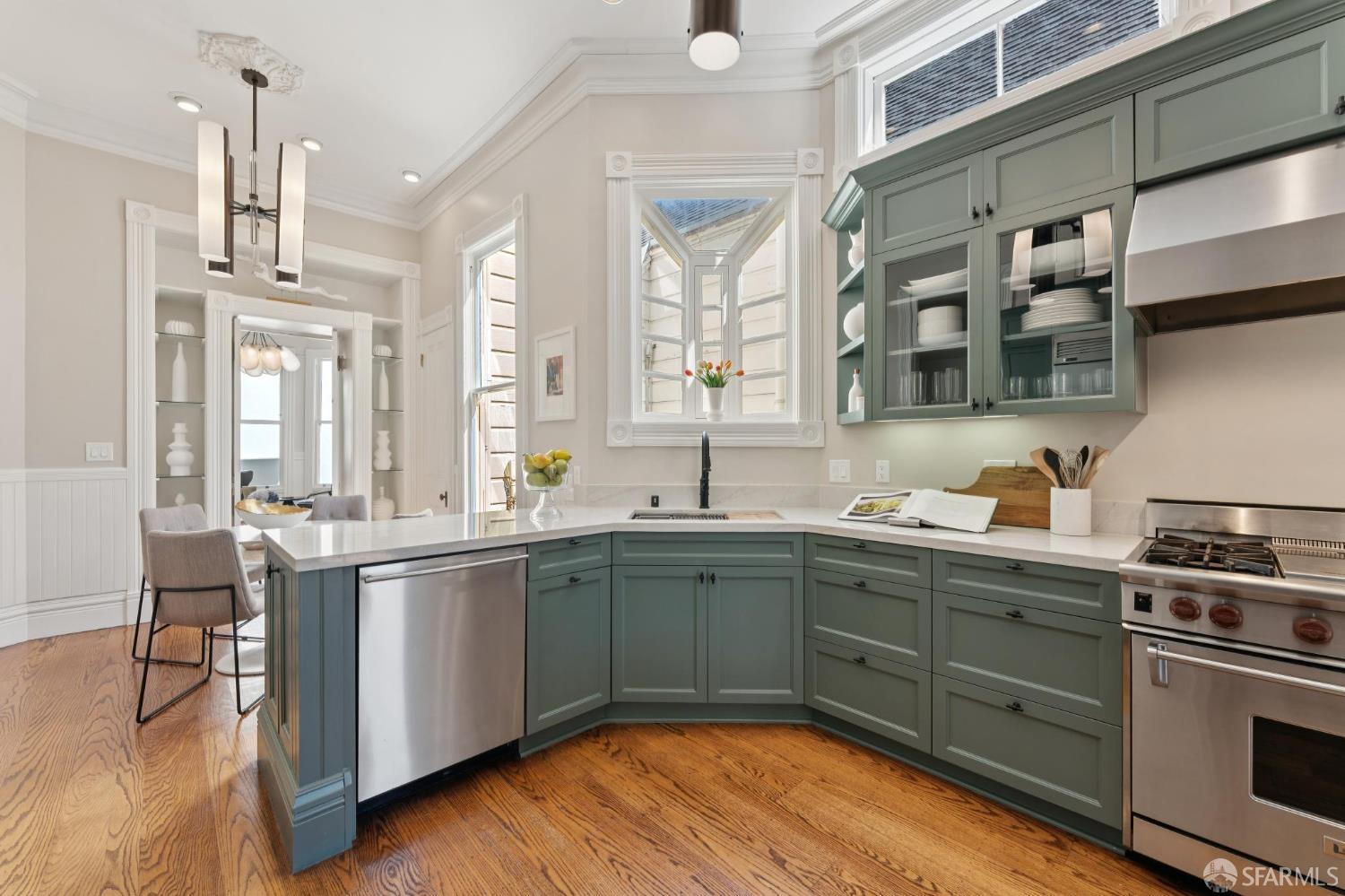 2116 Divisadero Street