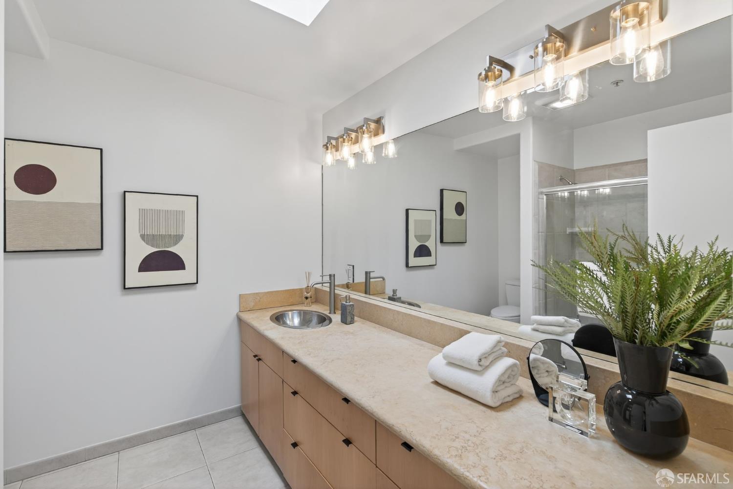 370 De Haro Street # B14