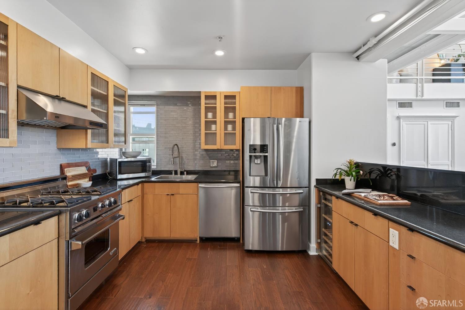 370 De Haro Street # B14