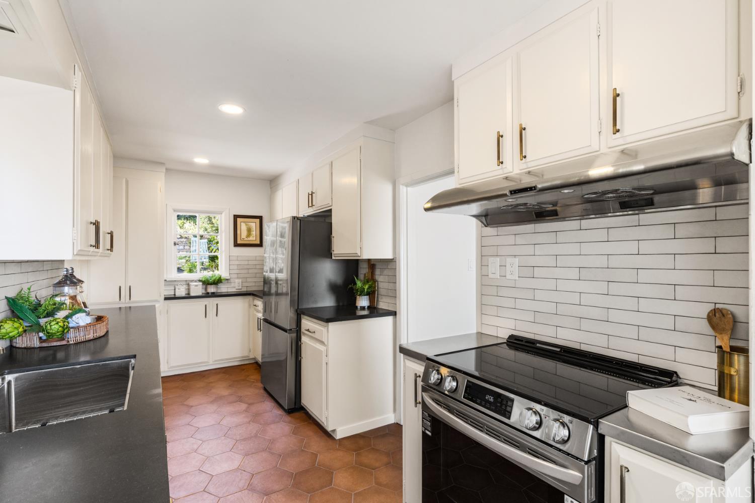 101 Graystone Terrace