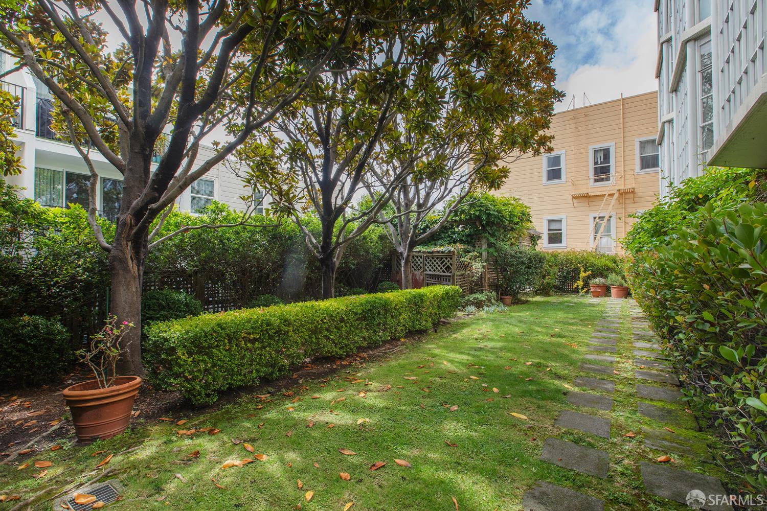 1255 California Street # 302