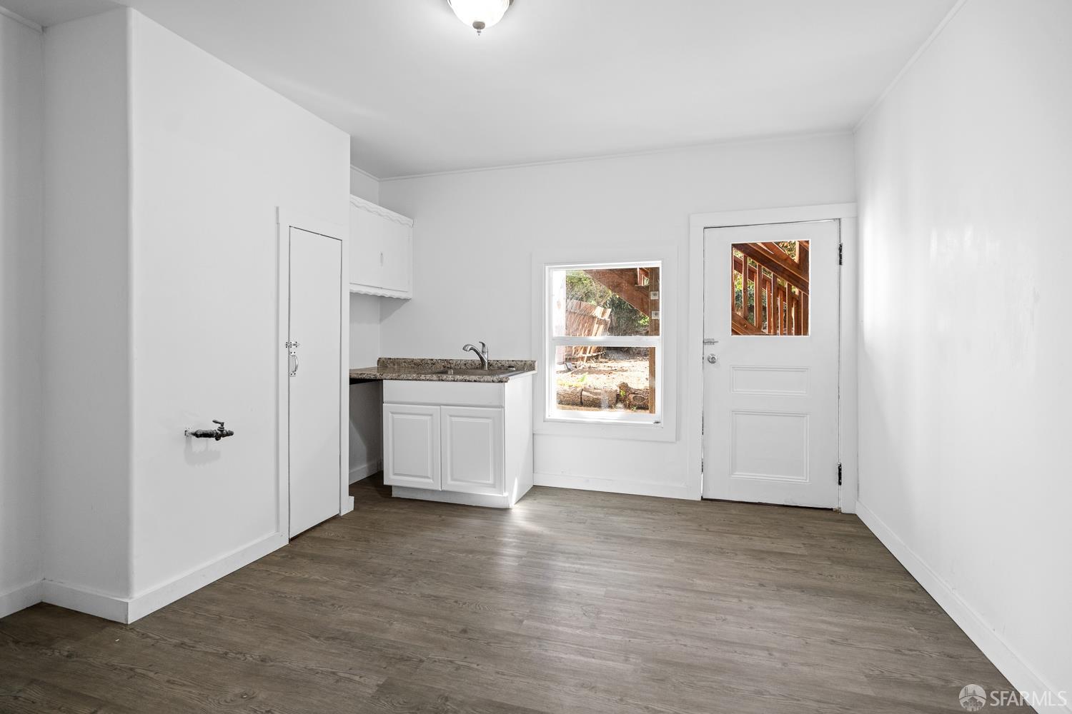 1045-1047 Alabama Street