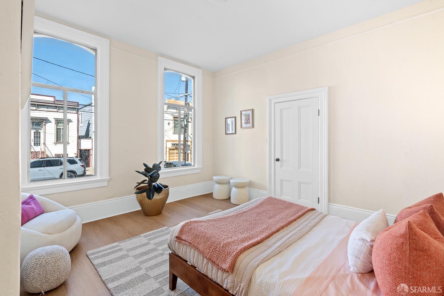 1045-1047 Alabama Street