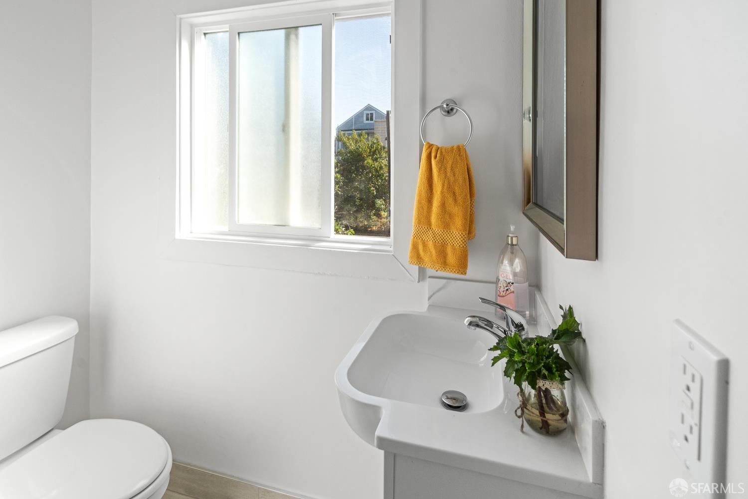 1045-1047 Alabama Street