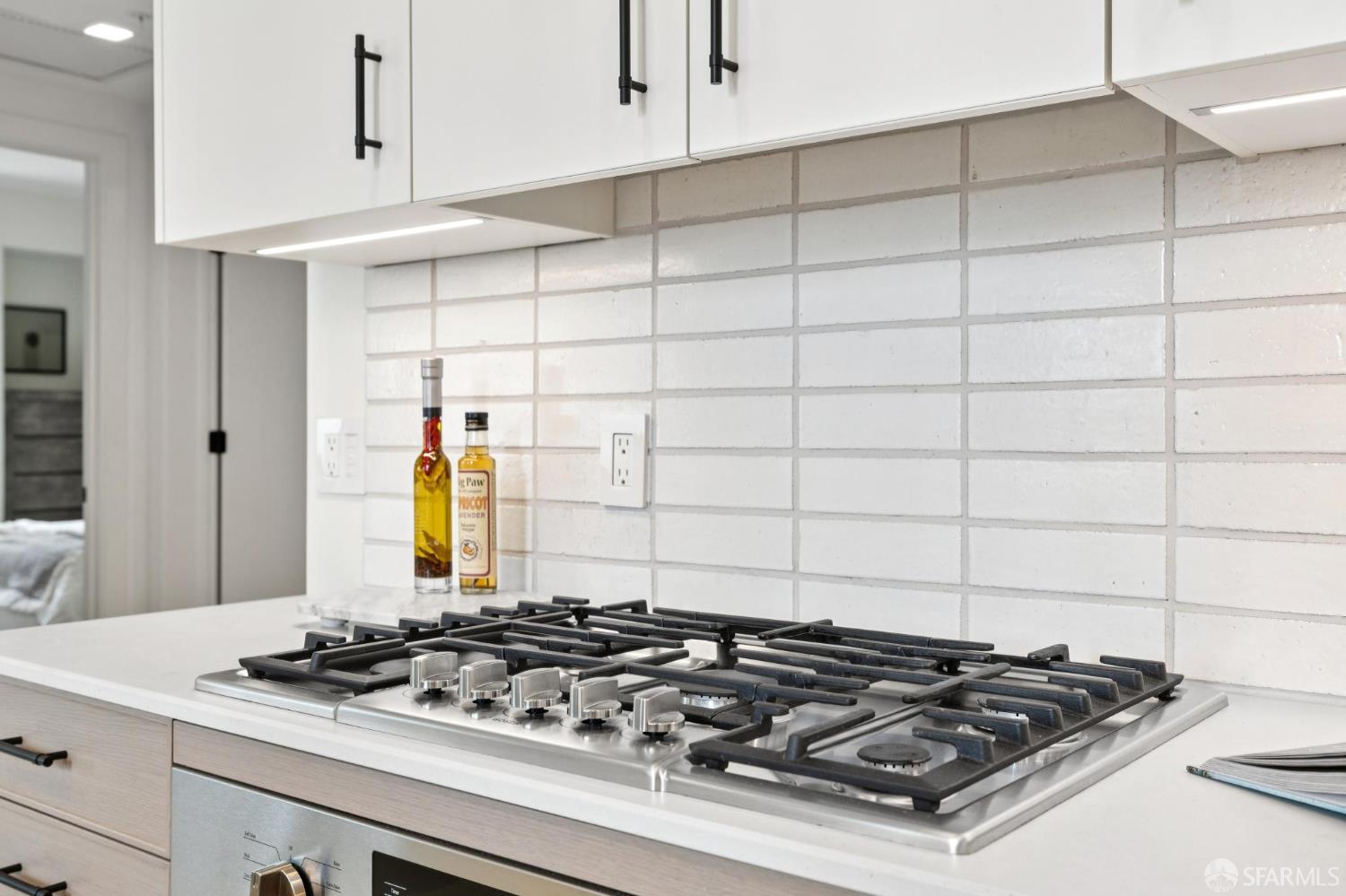 1598 Bay Street # 104