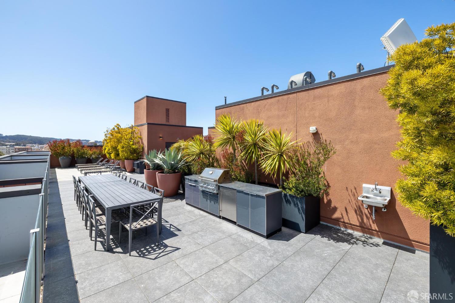 1598 Bay Street # 104