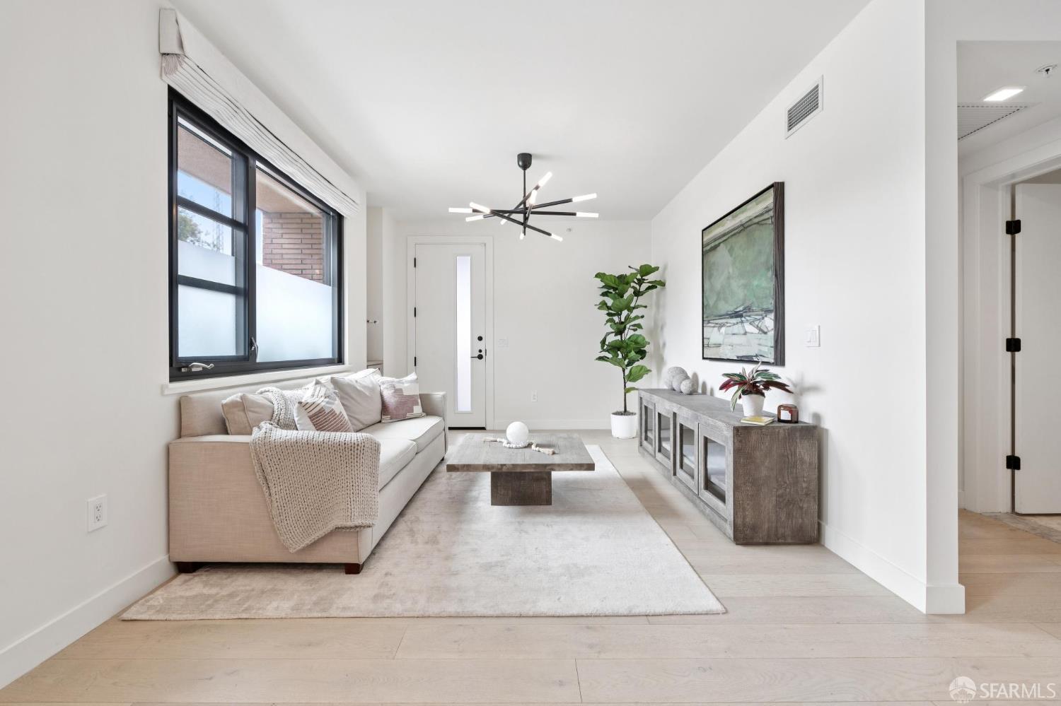 1598 Bay Street # 104