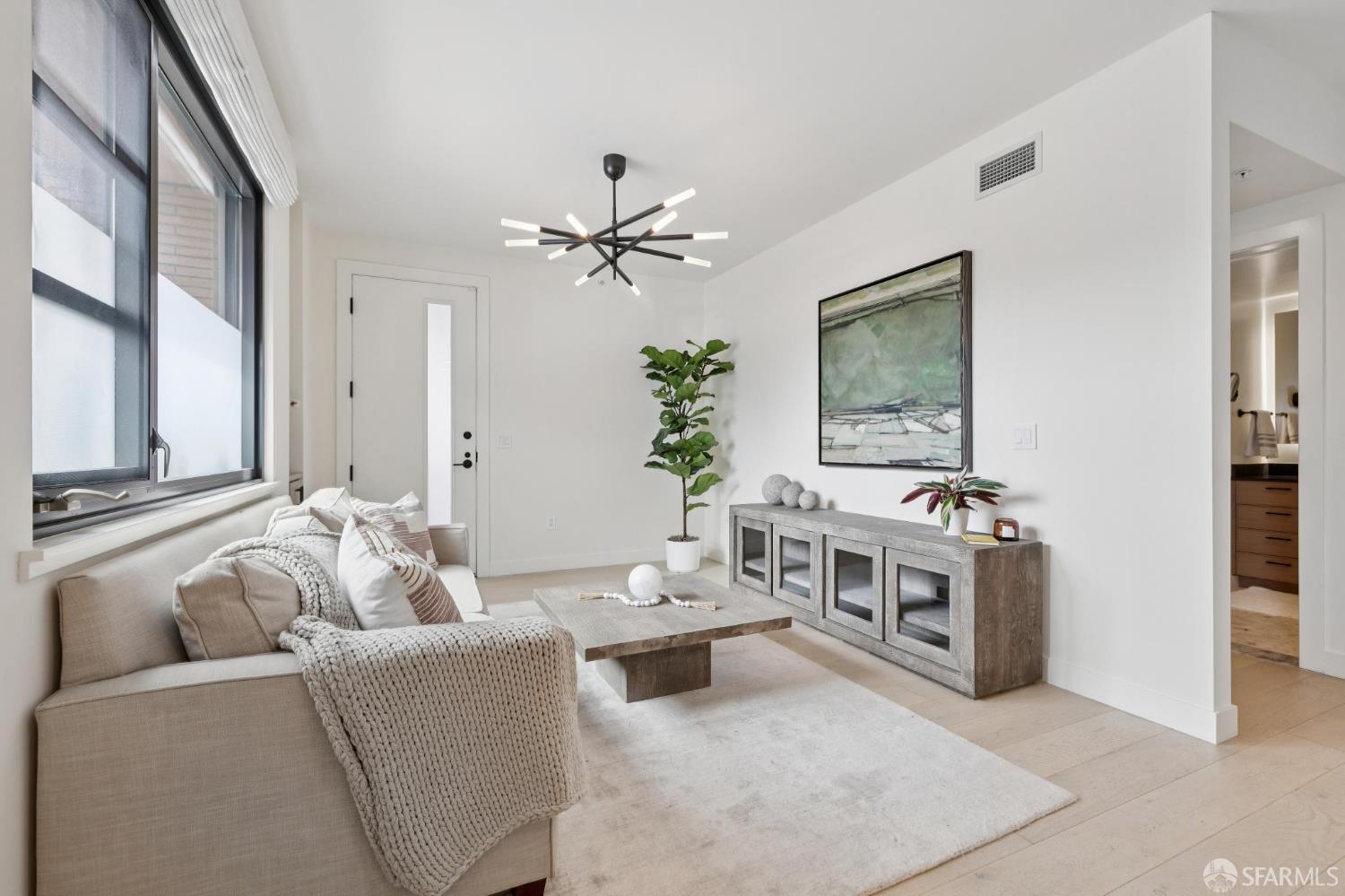 1598 Bay Street # 104