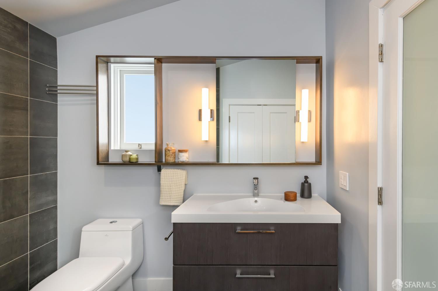 129 Ellert Street Unit: 1/2