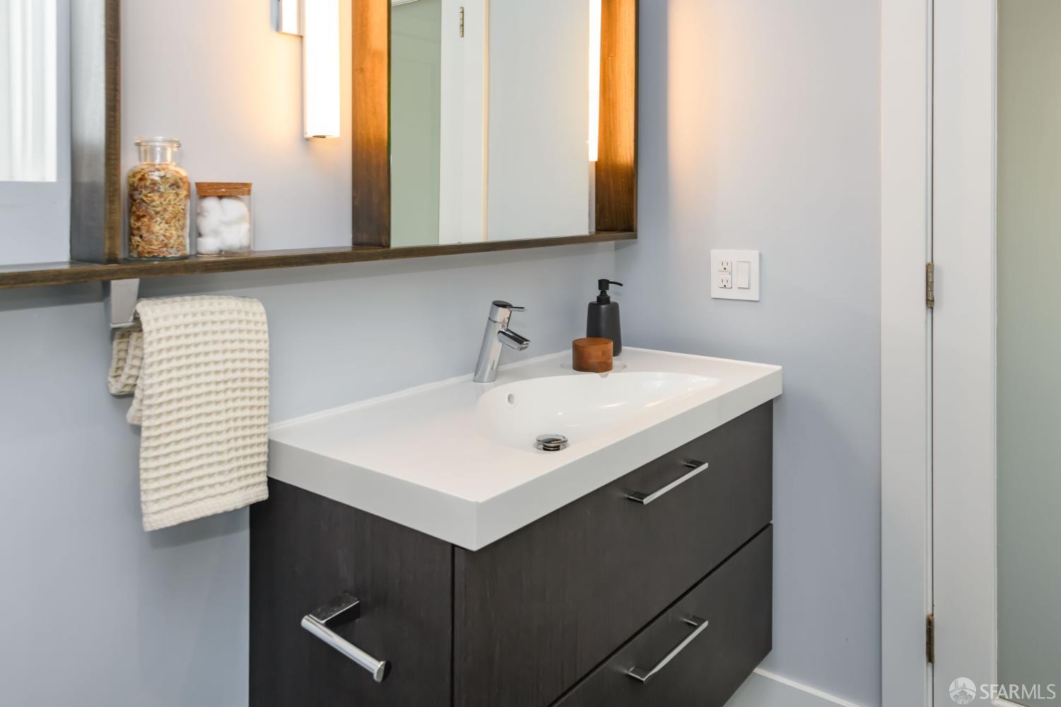 129 Ellert Street Unit: 1/2