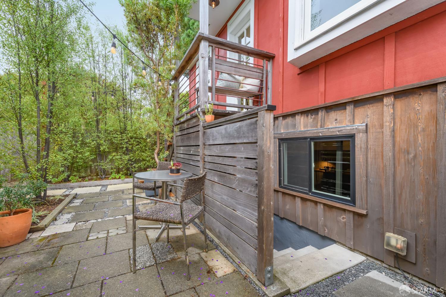 129 Ellert Street Unit: 1/2