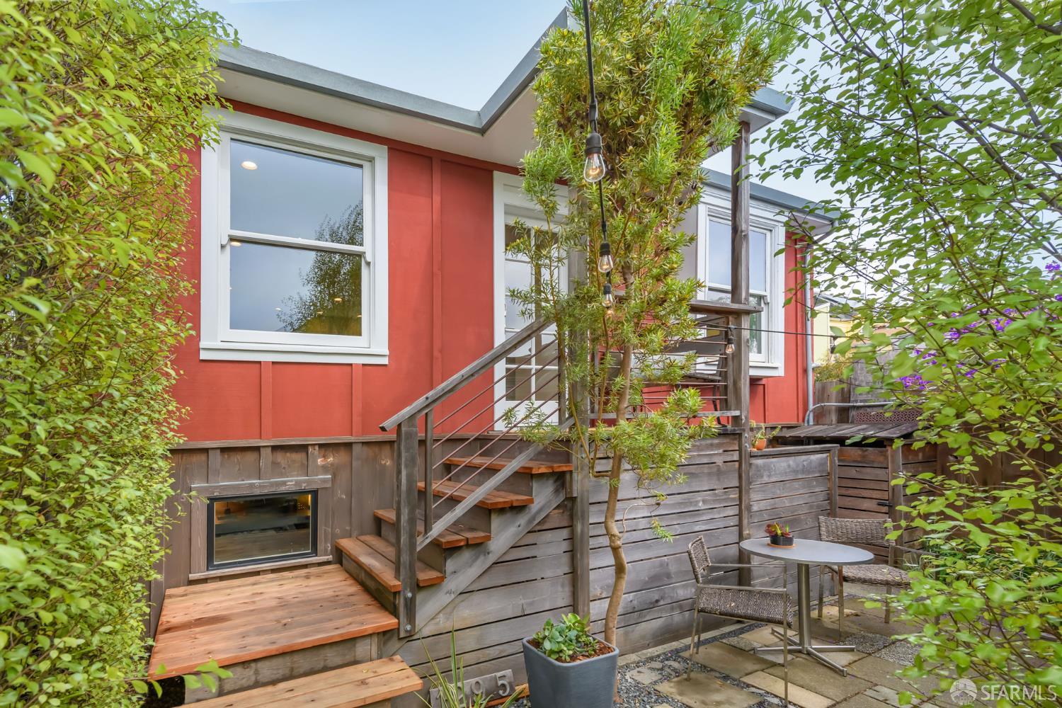 129 Ellert Street Unit: 1/2