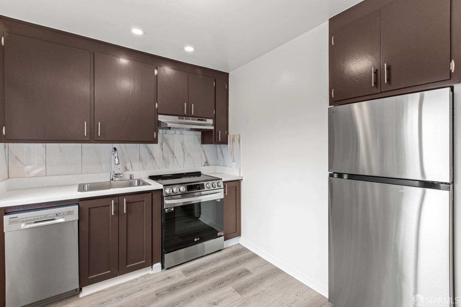 554 Monterey Boulevard