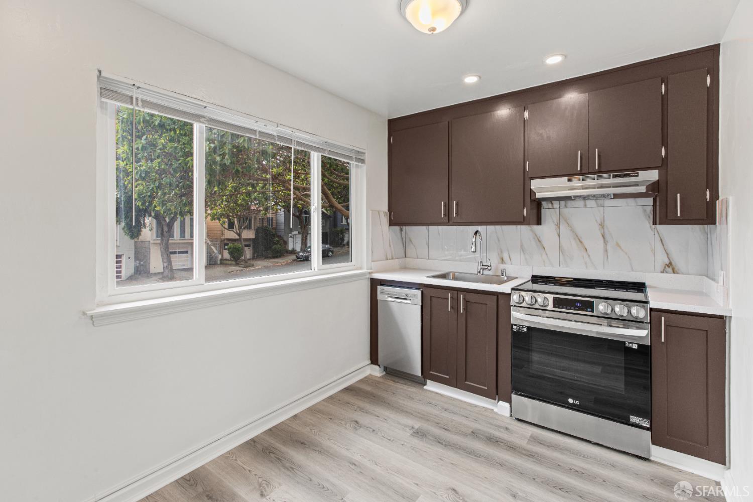 554 Monterey Boulevard