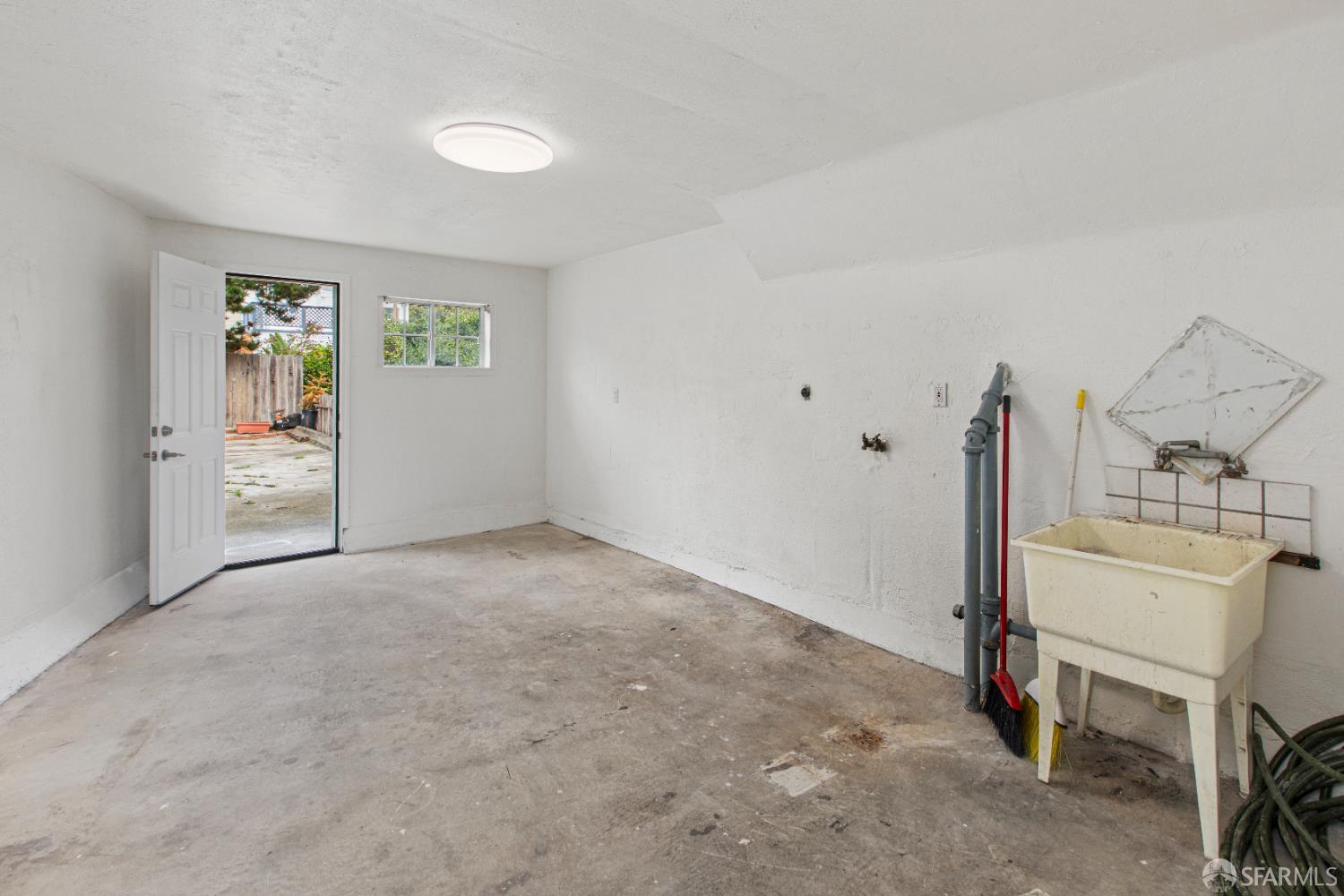 554 Monterey Boulevard