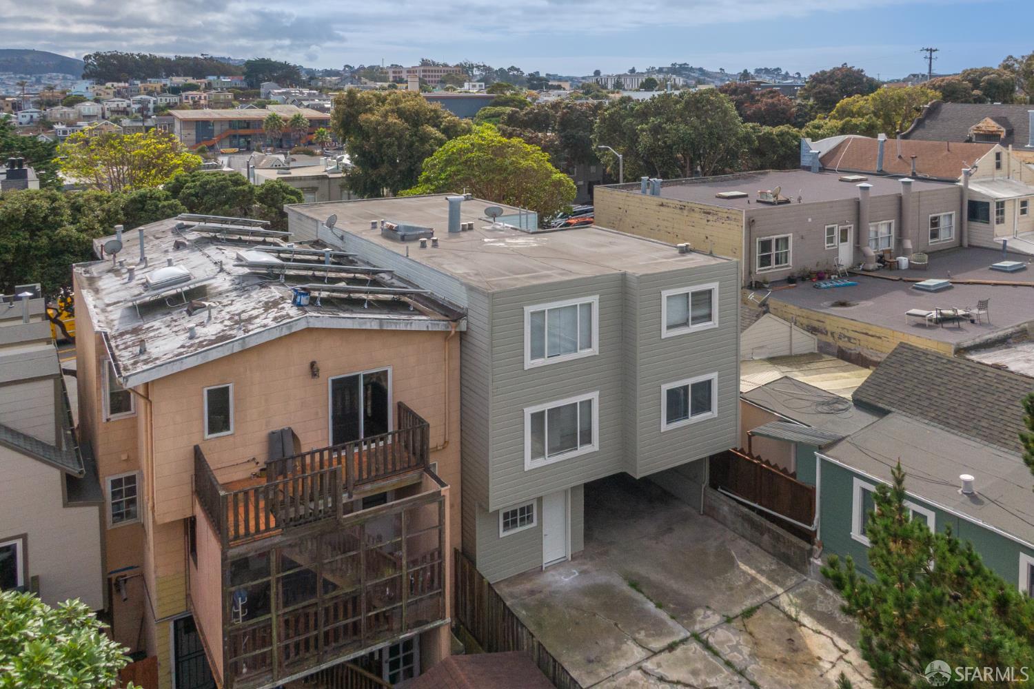 554 Monterey Boulevard