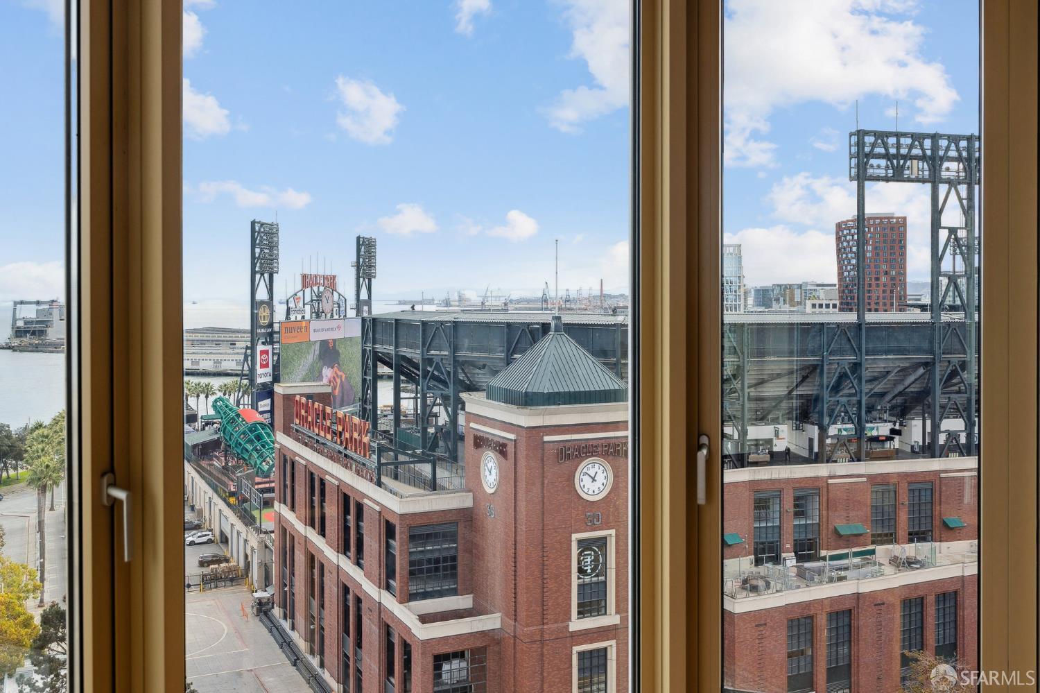 88 King Street # 1305