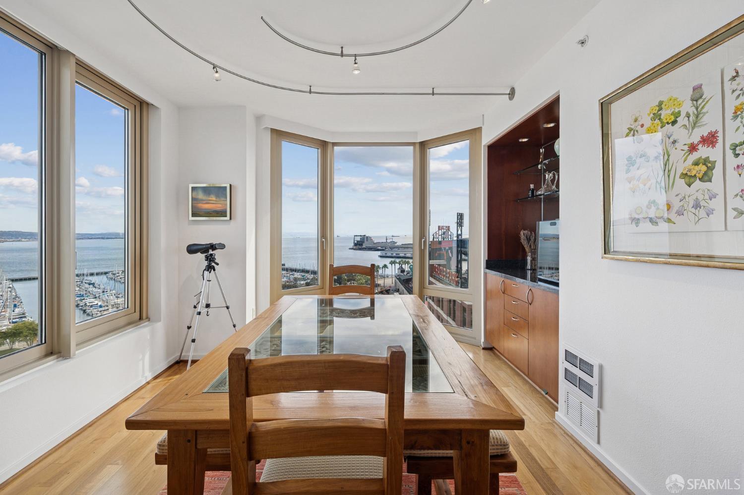 88 King Street # 1305