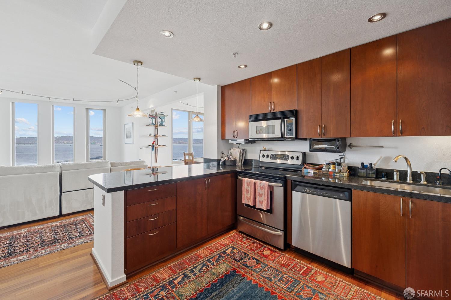 88 King Street # 1305