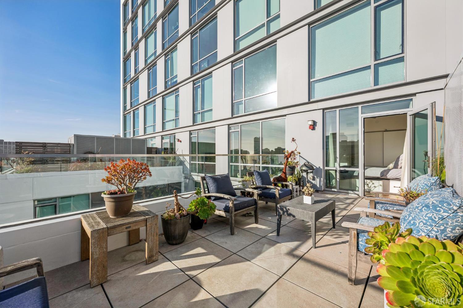 1545 Pine Street # 702