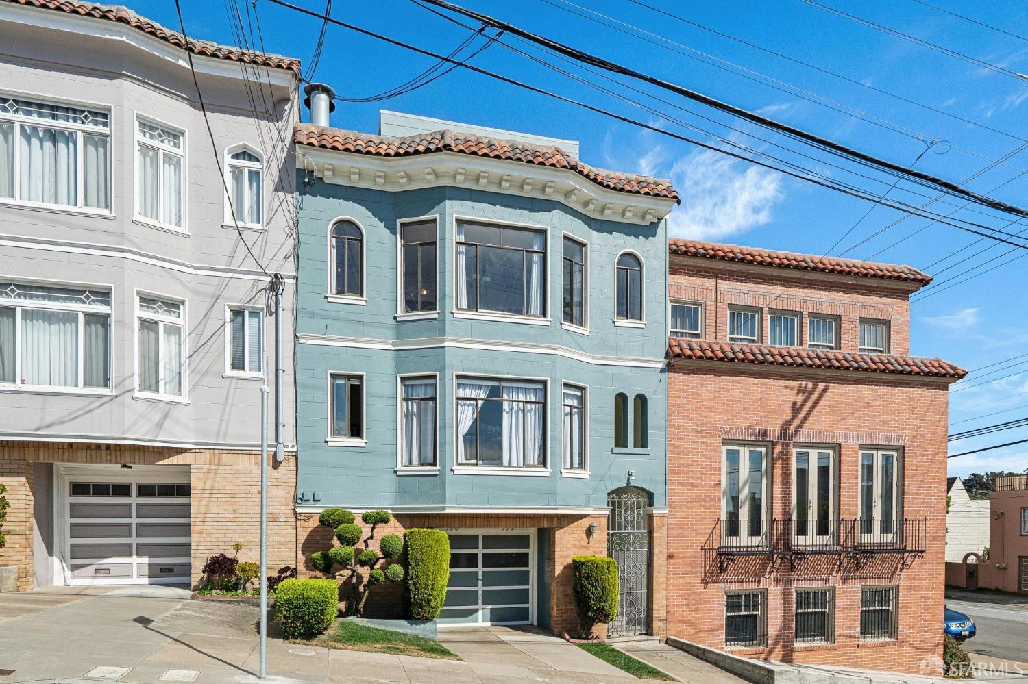 790-792 32nd Avenue