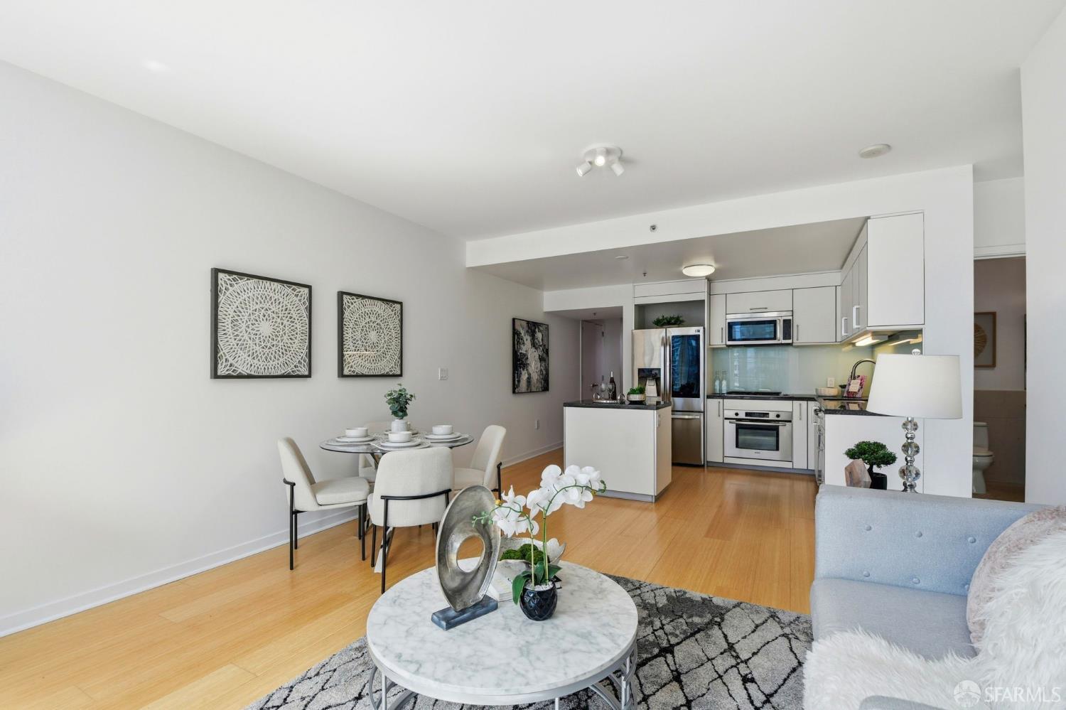 301 Main Street # 18G