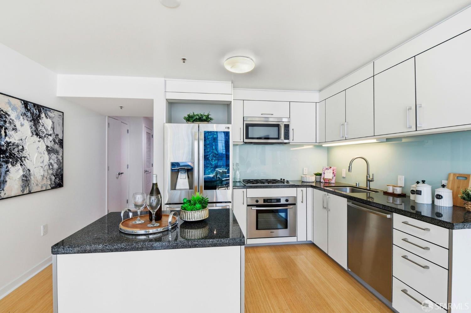 301 Main Street # 18G