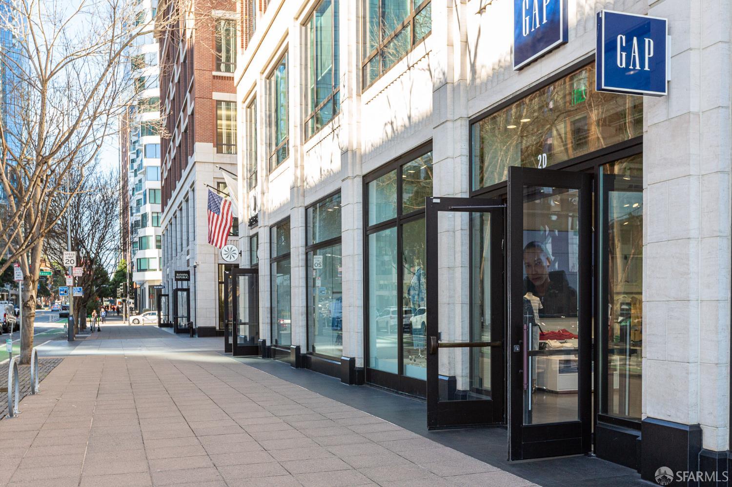 301 Main Street # 18G
