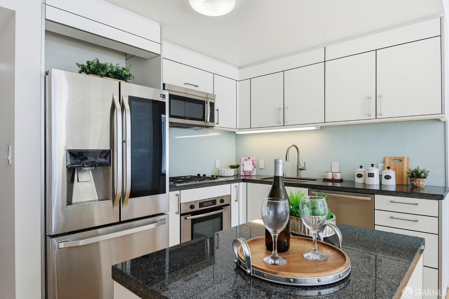 301 Main Street # 18G