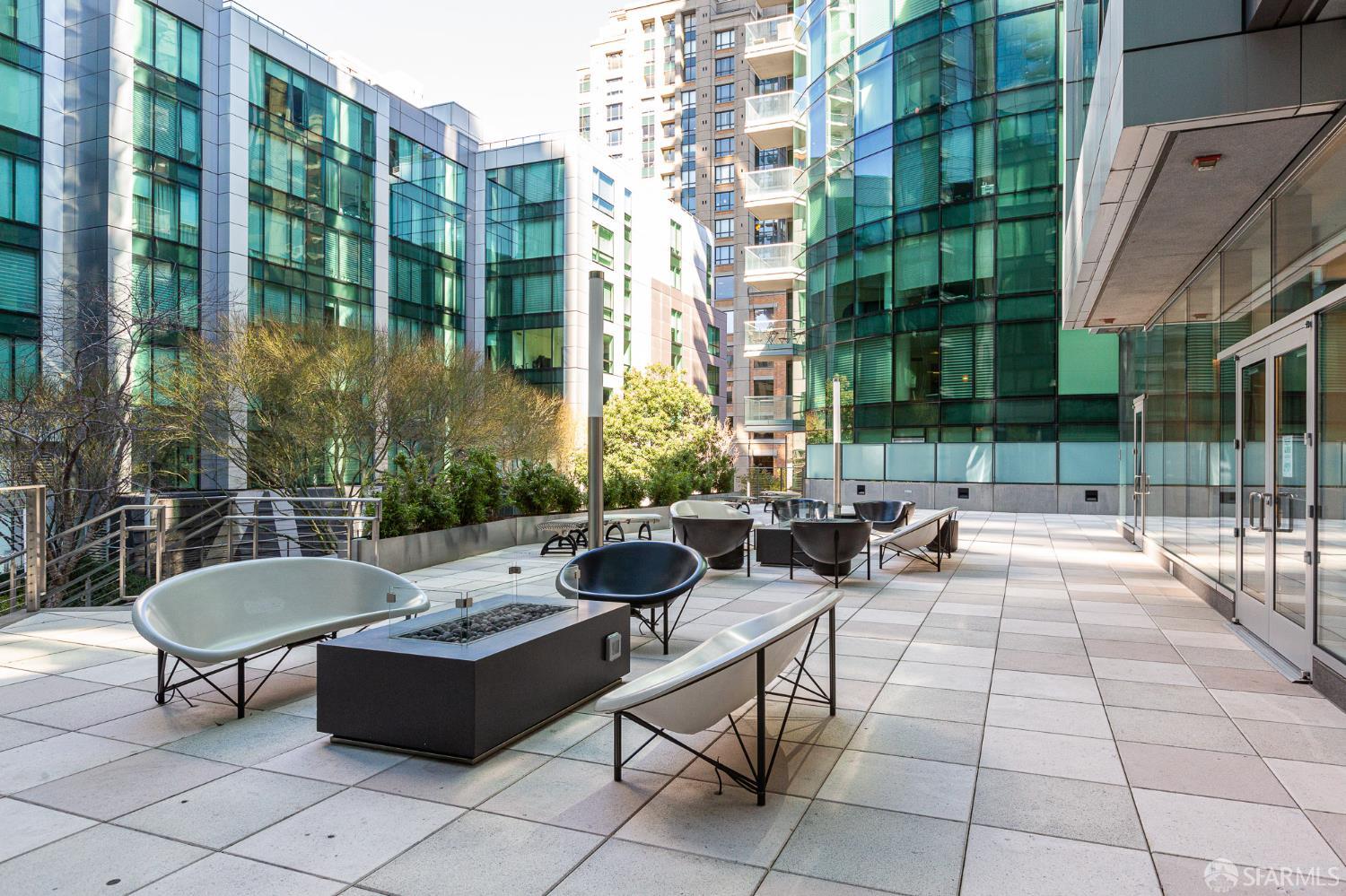 301 Main Street # 18G