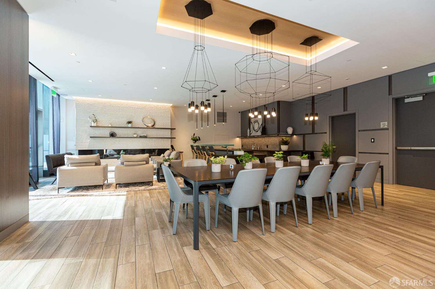 301 Main Street # 18G