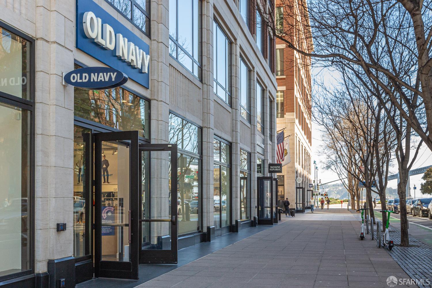 301 Main Street # 18G