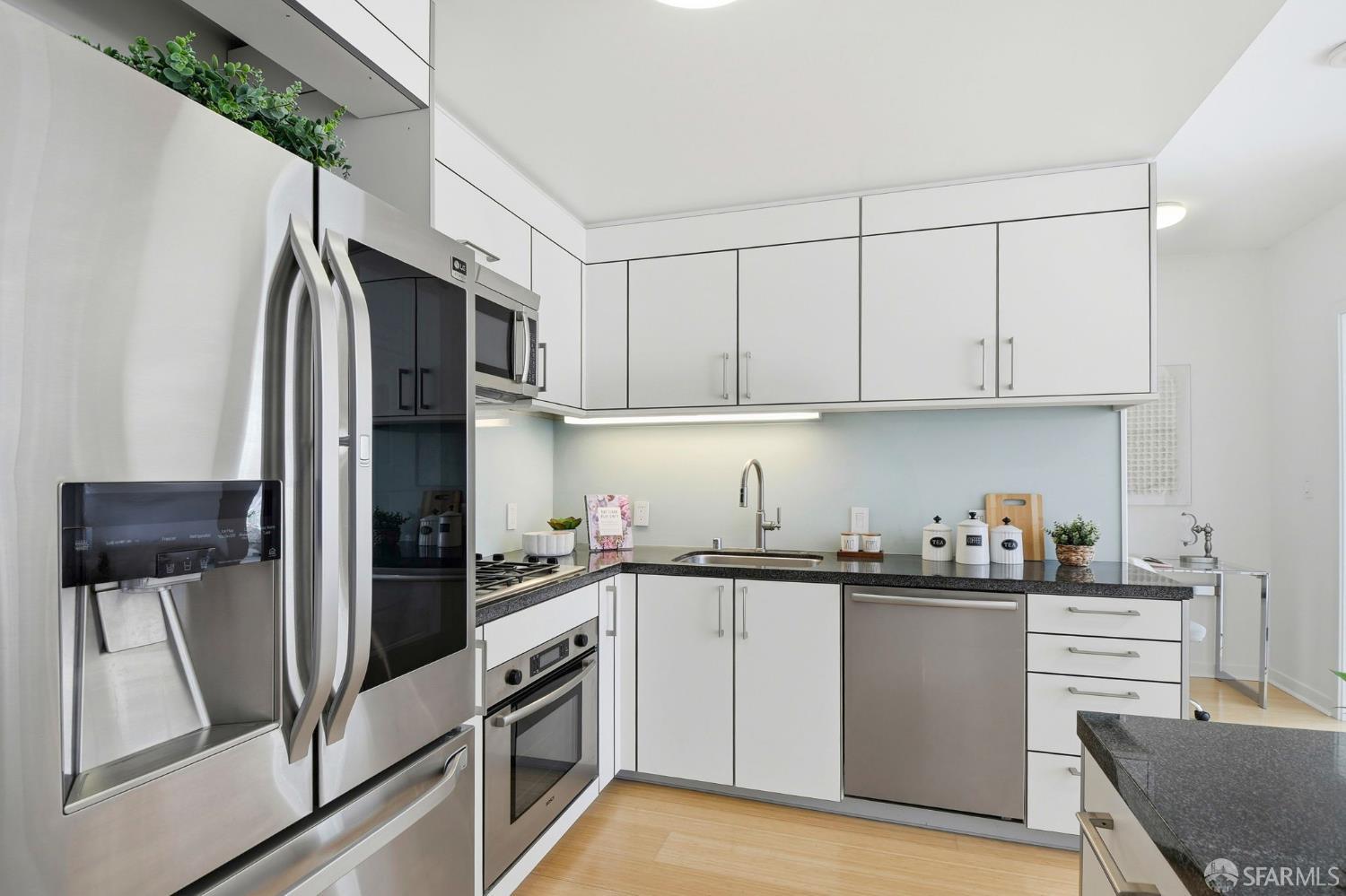 301 Main Street # 18G