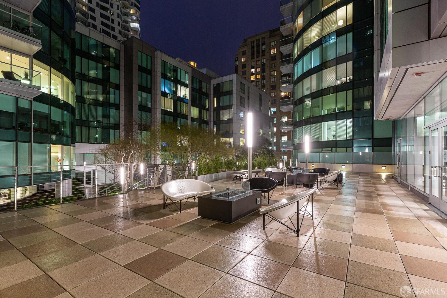 301 Main Street # 18G