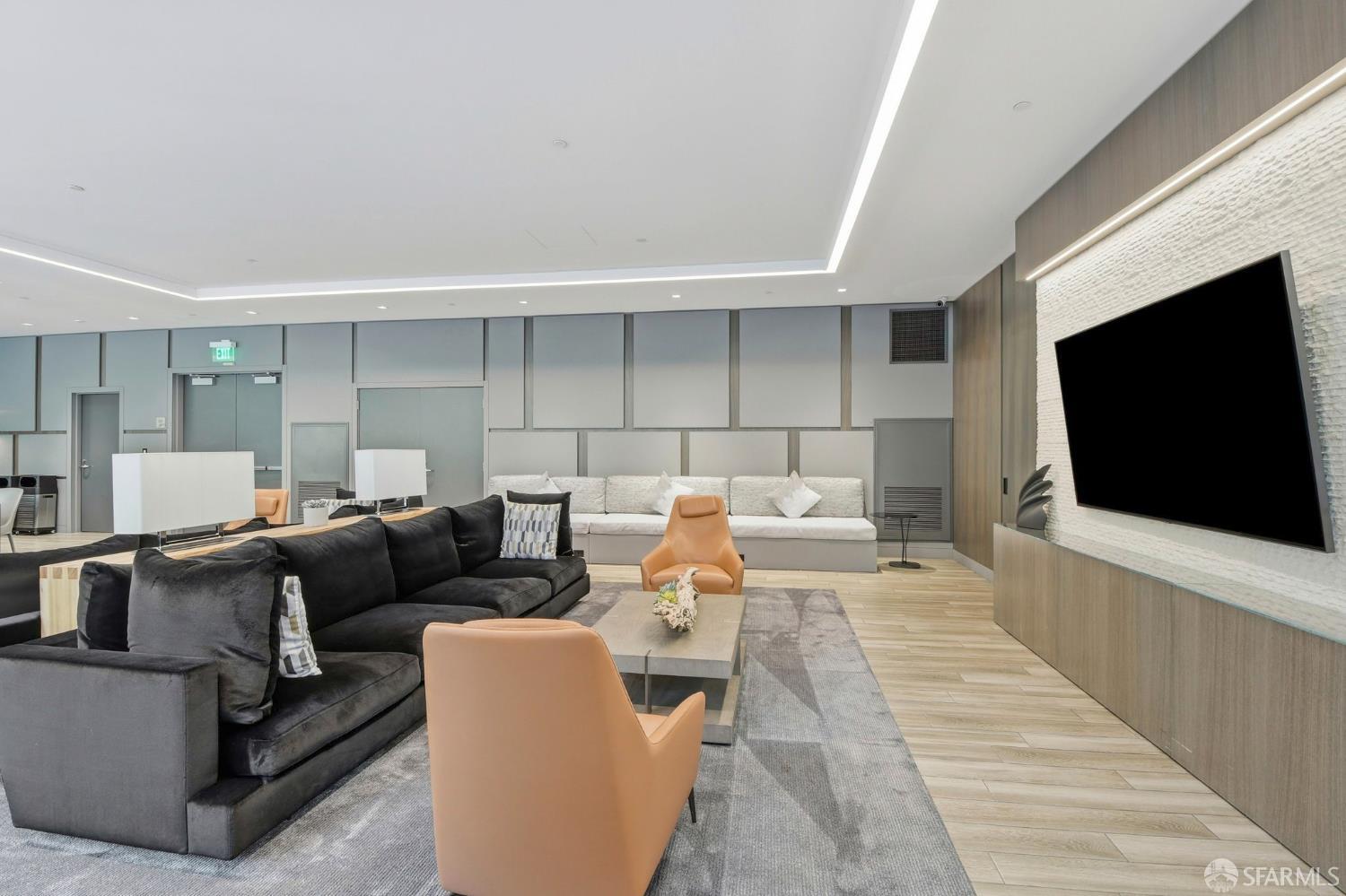 301 Main Street # 18G