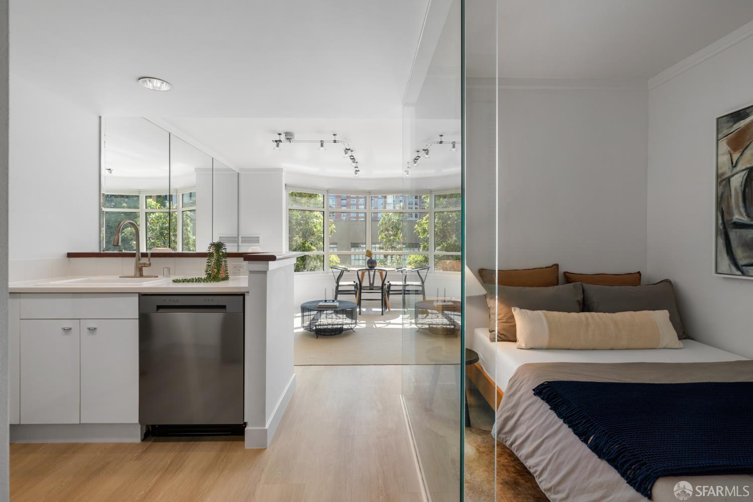 403 Main Street # 208N