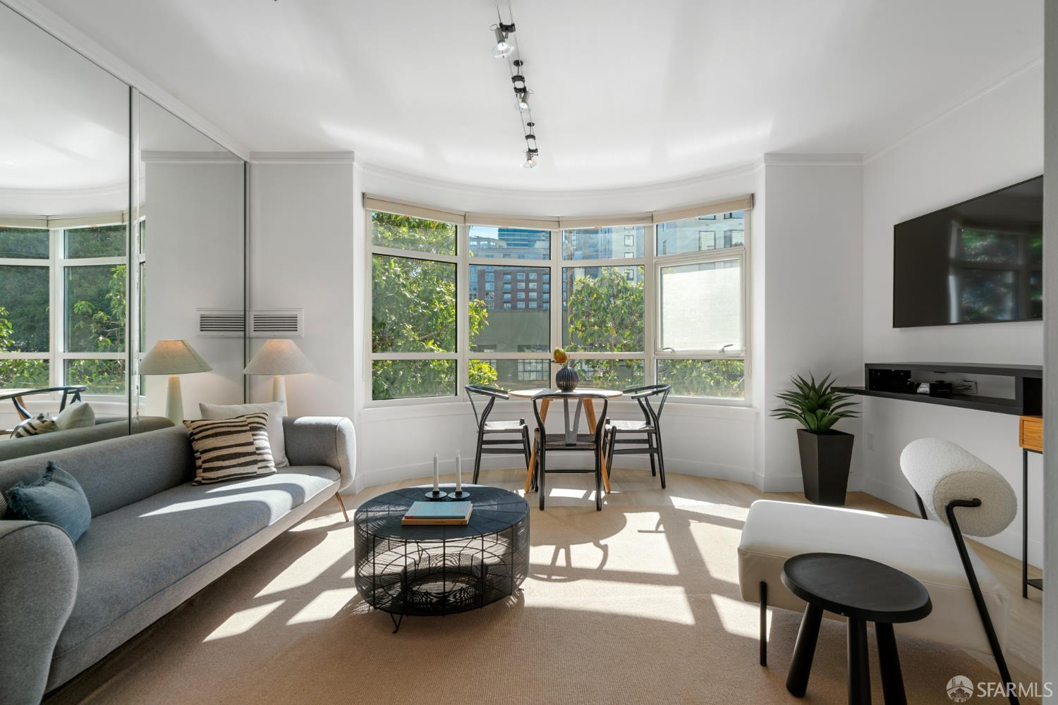 403 Main Street # 208N