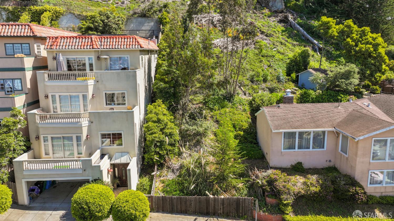 112 Kensington Way