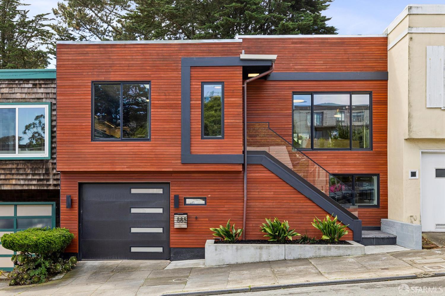 885 Duncan Street