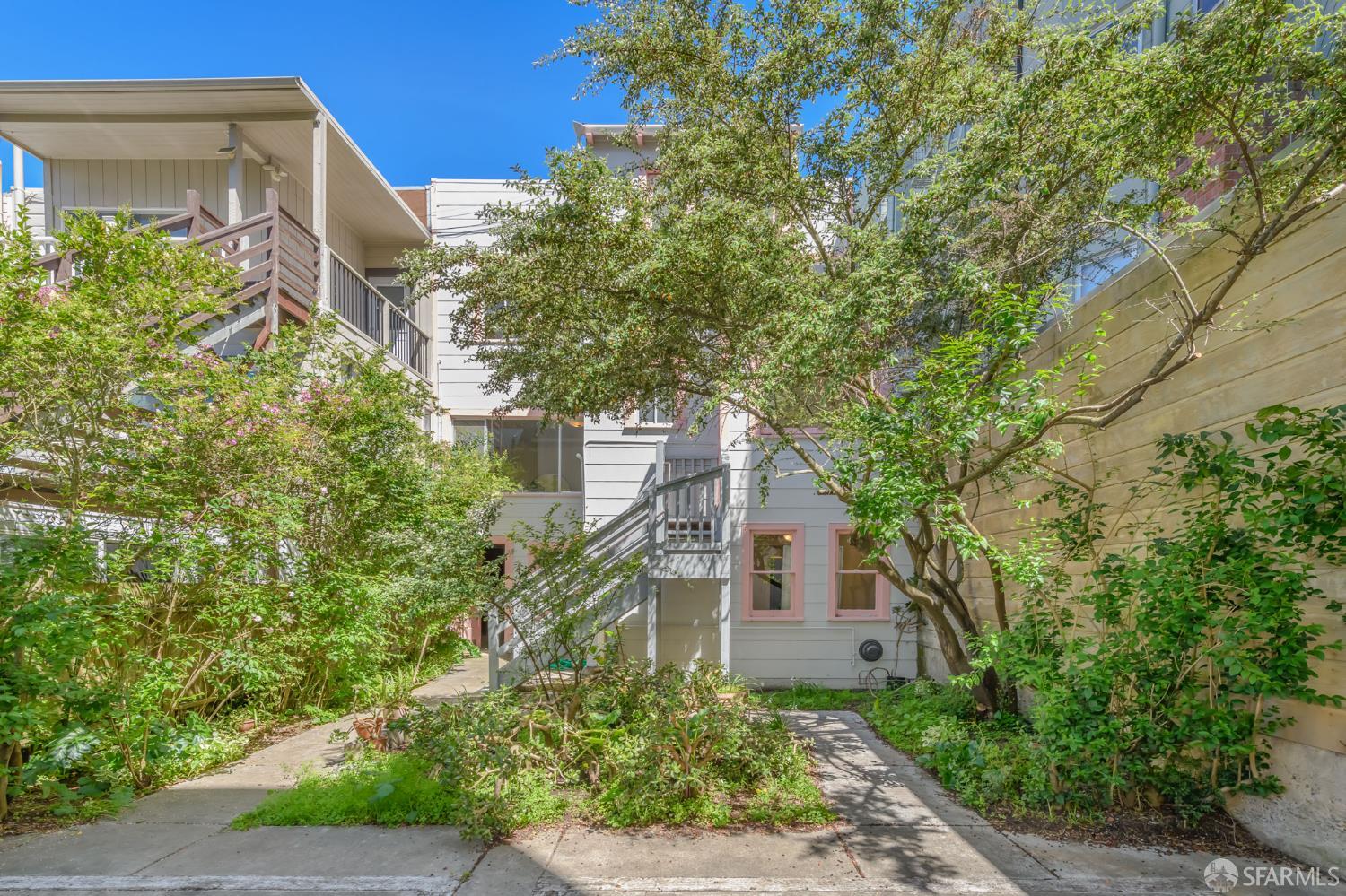521-521 1/2 Judah Street