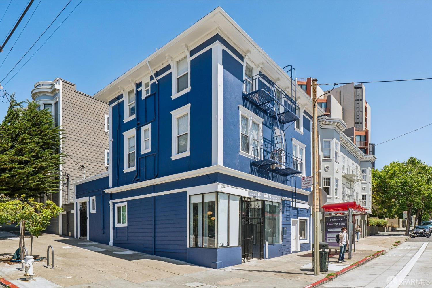 700 Baker Street