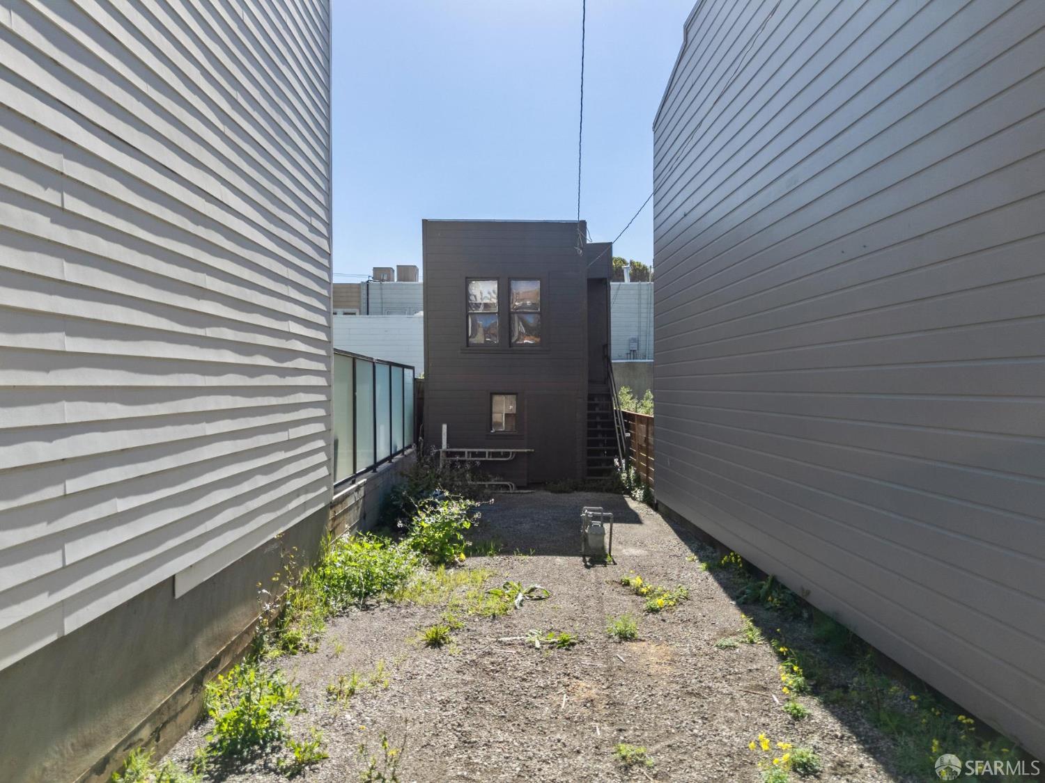 23 Brompton Avenue