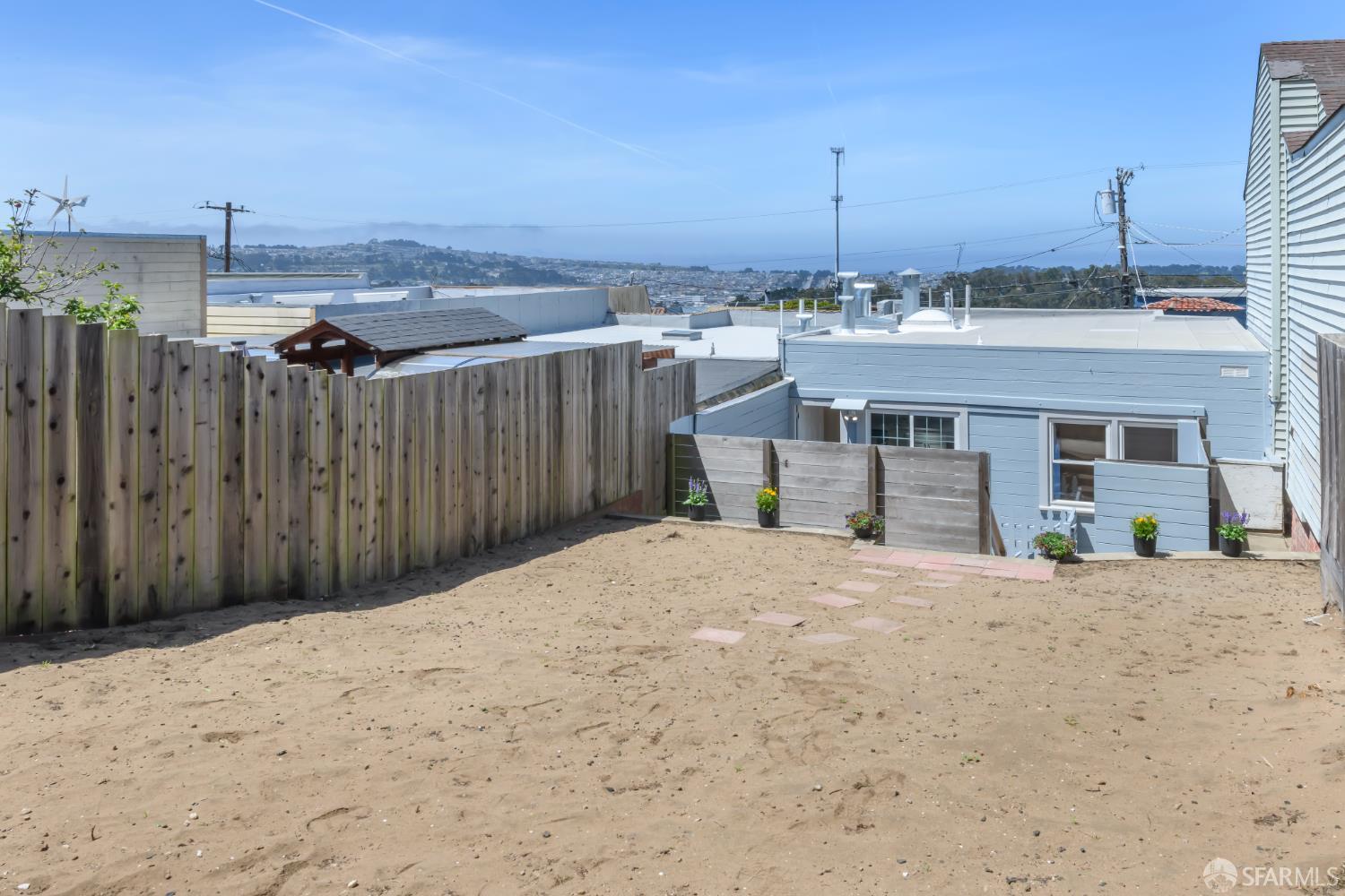 113 Santa Cruz Avenue