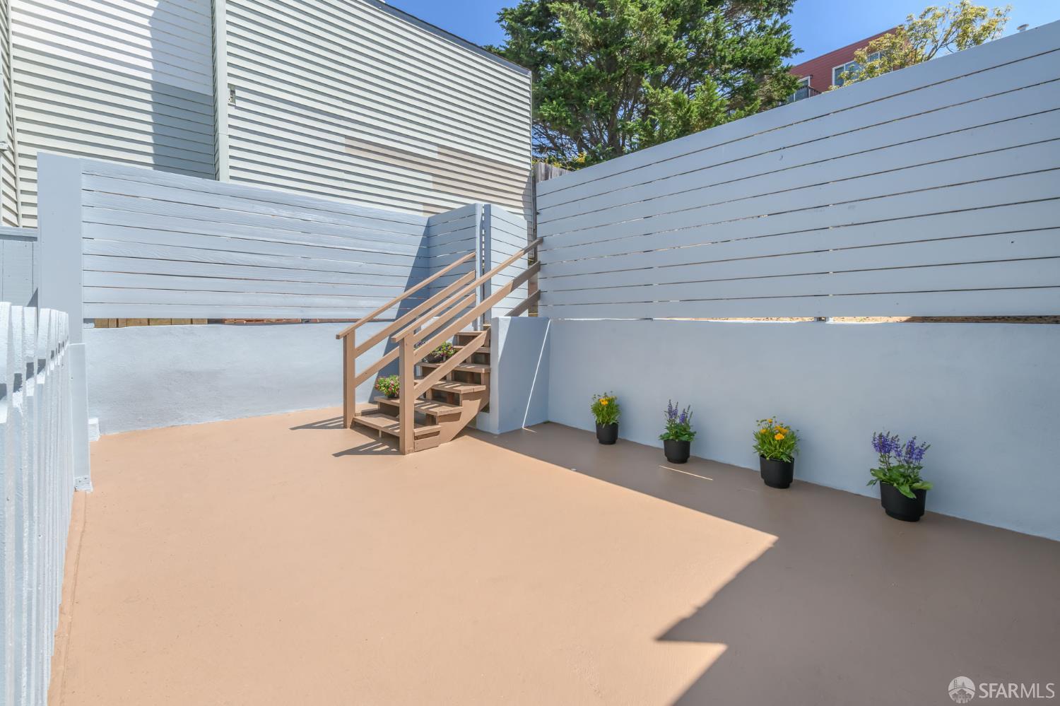 113 Santa Cruz Avenue