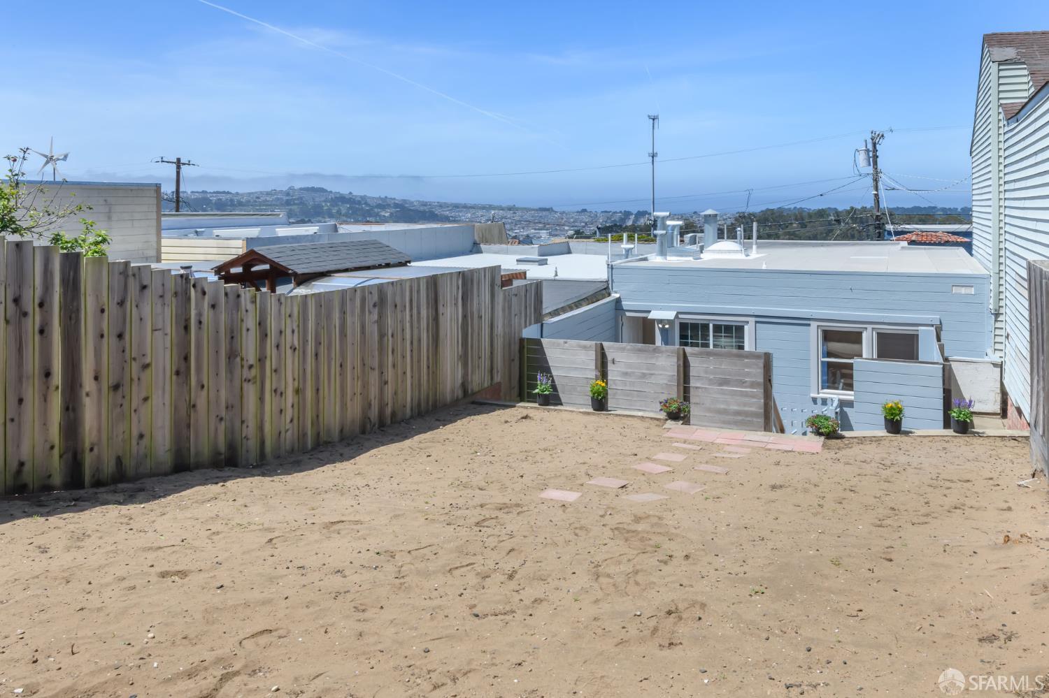 113 Santa Cruz Avenue