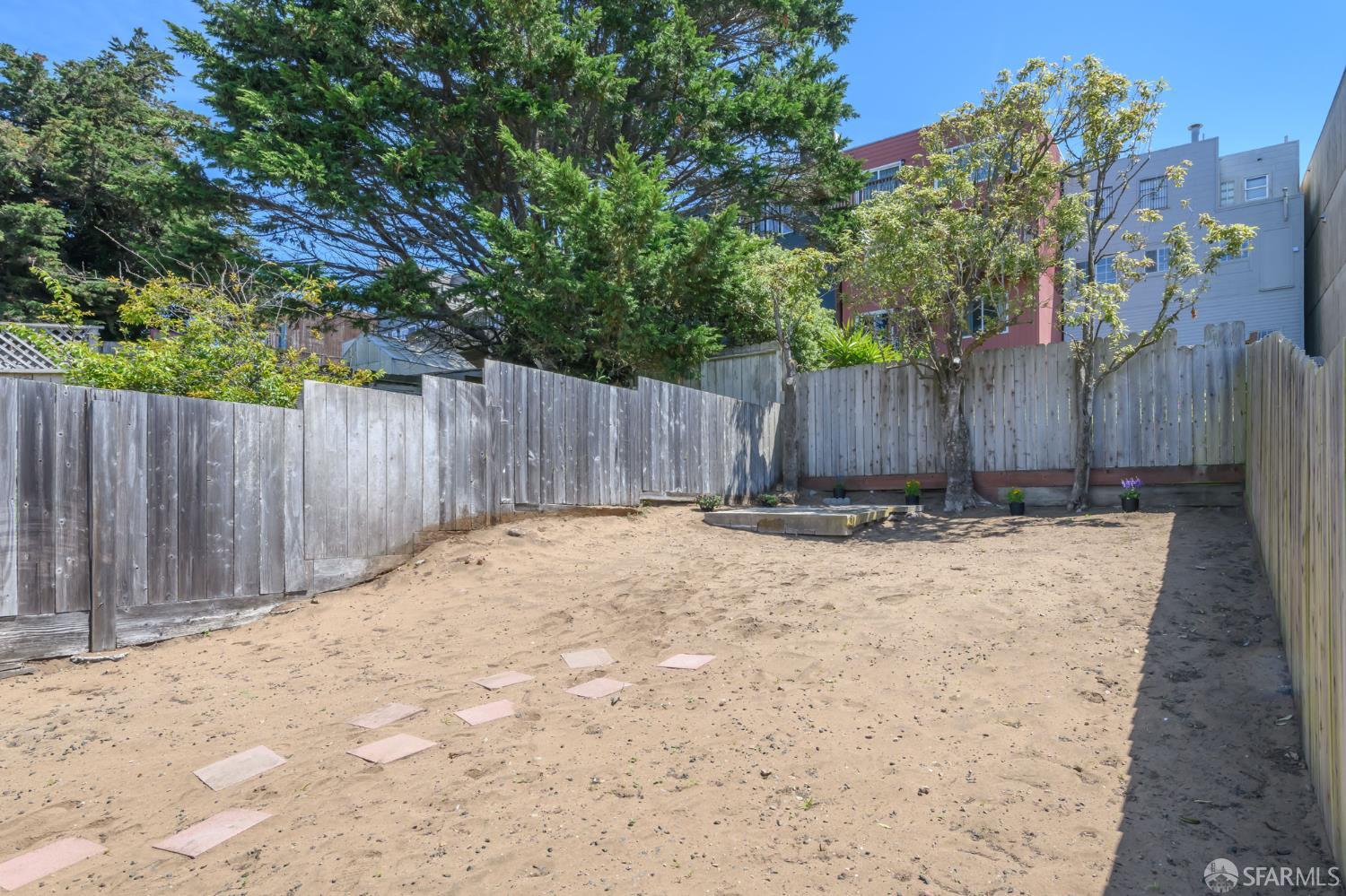 113 Santa Cruz Avenue