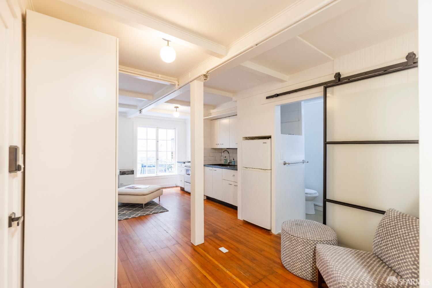 1023 Broadway