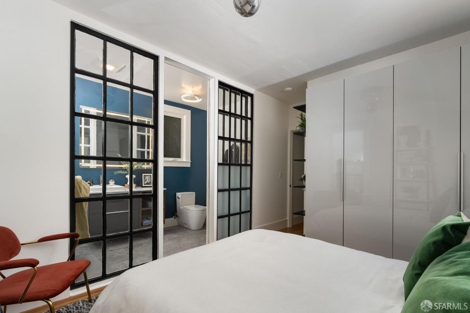 1023 Broadway