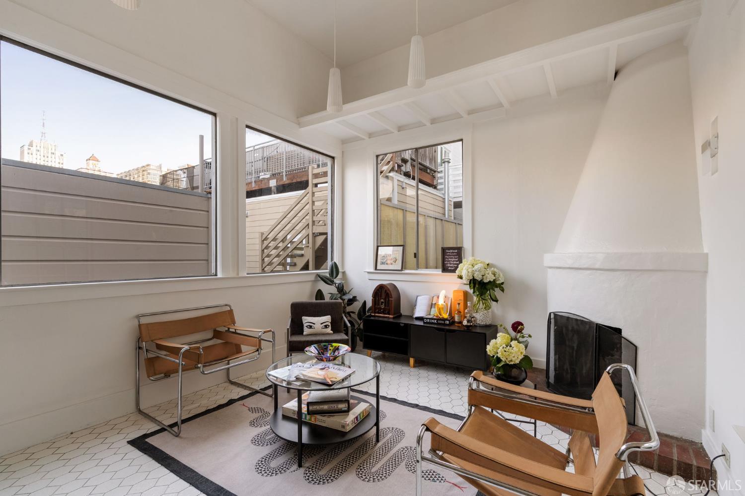 1023 Broadway
